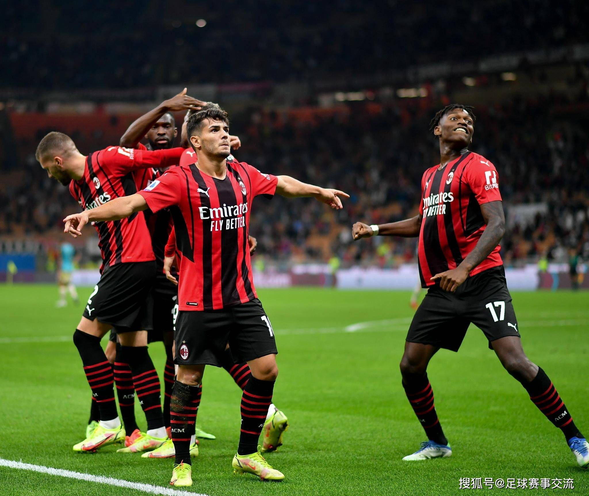 C7娱乐-AC米兰客场大胜都灵，继续领跑积分榜(ac米兰的比赛日程)